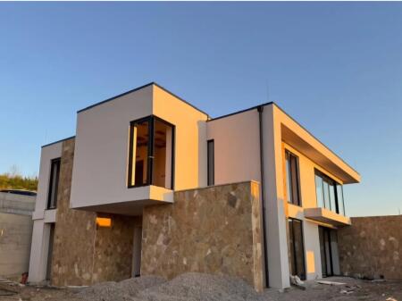 Two-story villa with 36m2 pool for sale in Farke