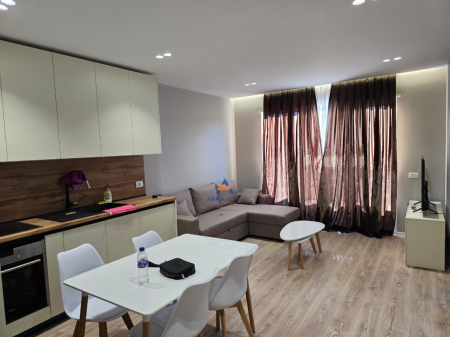 JEPET APARTAMENT ME QERA 2+1+BALLKON "QTU, UNIVERS CITY" 500 EURO.