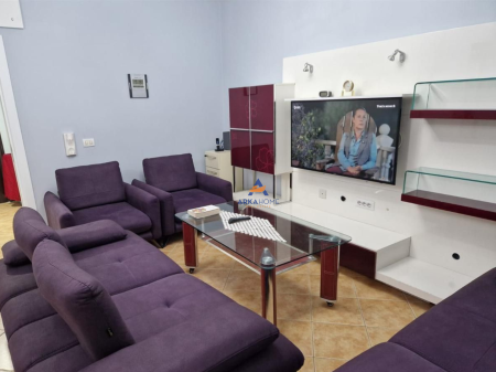 JEPET ME QERA APARTAMENT 3+1+2 BALLKONE " ZOGU I ZI" 800 EURO (PARKIMI I PERFSHIRE).
