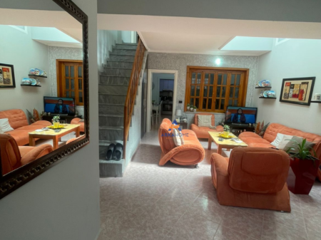 SHITET VILE 3-KATESHE 214.5M2 "STACIONIT TE TRENIT ,DISPANCERIA" 321.750 EURO