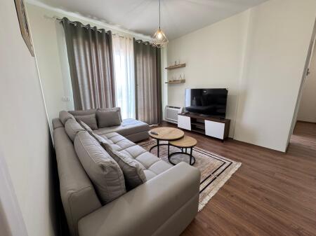  Apartament me qira në Paskuqan 	•	 Tipi: 2+1+2  Çmimi: 650 € / muaj