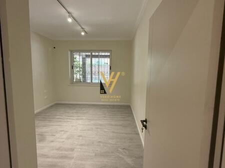 SI AFFITTA AMBIENTE 80 M2 A BLLOK 1.200 EURO