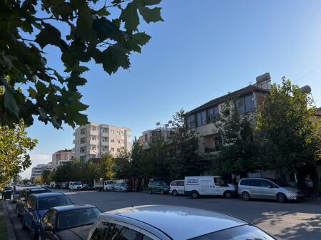 Terreno in vendita + Casa privata + Locale commerciale a Lushnje