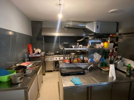 Affittasi Bar-Ristorante presso Komuna E Parisit /1,500 euro