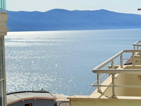  Shitet Apartament 1+1 me Pamje Fantastike në Vlorë – Kalaja 