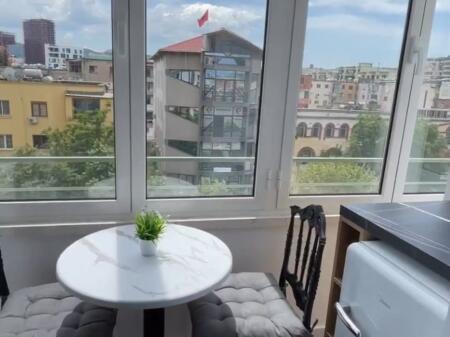 JEPEN 3 GARSONIERE ME QERA RRUGA E DURRESIT 1.200 EURO
