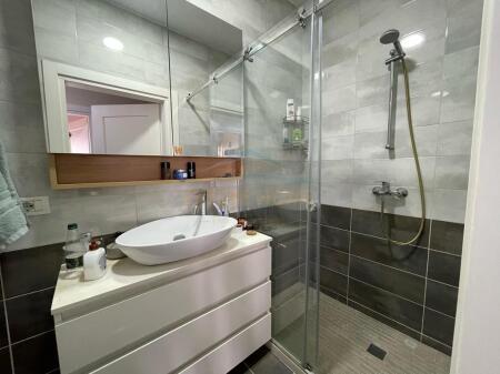 Shitet Apartament 2+1, Frosina Plako