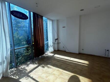 OFFICE FOR SALE 42 M2 PORCELAN 66,000 EURO