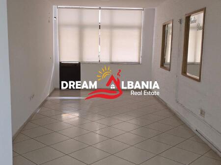 Ufficio in Affitto/Ambiente Commerciale in Via Myslym Shyri, vicino a Someg a Tirana (ID 42611253)