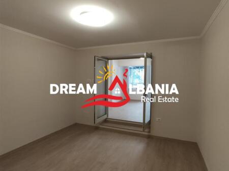 Ufficio in affitto in via Myslym Shyri, a Tirana (42611350)