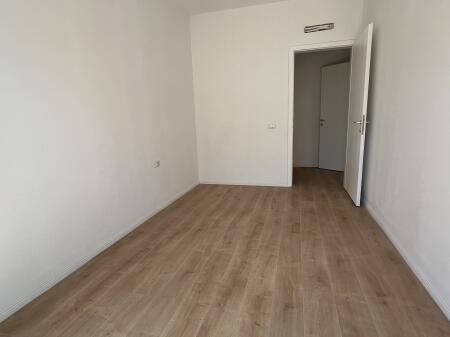 Shitet apartament 1+1 Liqeni i Thate