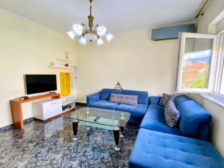 JEPET ME QERA APARTAMENT 2+1+BALLKON "RRUGA FORTUZI" 700 EURO (PARKIM I PERFSHIRE).
