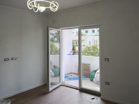 VENDESI 2 APPARTAMENTI 1+1+1 OGNUNO CON BALCONE "VICINO ALLA SCUOLA 26 NENTORI NUOVA TIRANA" 222.000 EURO.