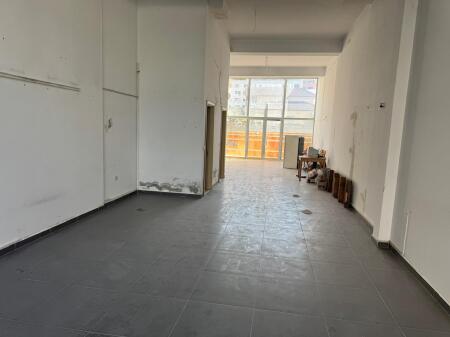  OKAZION NË ASTIR!  Shitet Dyqan 150 m2 / Ambient Biznesi