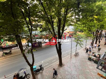 Apartament 2+1 me qera ne Bllok prane Piceri Era ne Tirane (ID 42215389)
