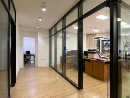 ZYRE ME QERA 317 M2 RRUGA E BARIKADAVE 4600 EURO