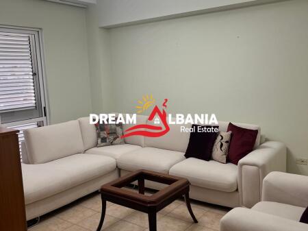 Apartament 2+1 me qera prane Shkolles “Deshmoret e Lirise” ne Bllok, Tirane (ID 42215397)