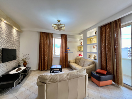 JEPET APARTAMENT ME QERA 2+1+2 BALLKONE "RRUGA BARRIKADAVE" 700 EURO