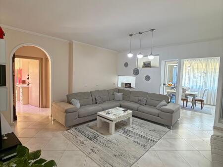 Shitet Apartament 2+1+2 | Liqeni i Thatë