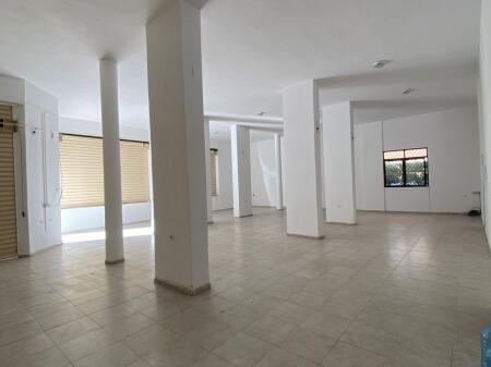 Locale commerciale in affitto a Vorri Bomit/1.400 euro