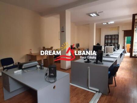 Zyre me qera ne Bllok, prane ish Farmacise Greke, ne Tirane (ID 4261312)