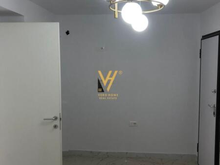 JEPET ZYRE 50 M2 ME QERA TE HOXHA TAHSIM 40.000 LEKE