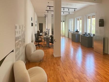 UFFICIO IN AFFITTO 72 M2 BLLOK 800 EURO