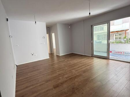 Shitet,Apartament 2+1+2 Fresku,Tirana.