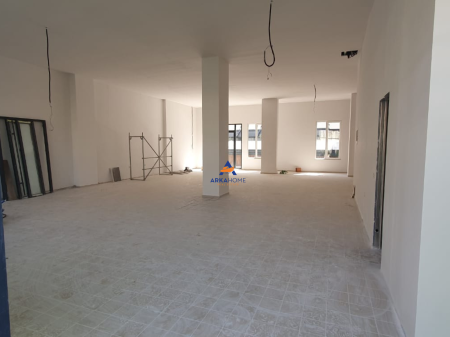 LOCALE COMMERCIALE IN AFFITTO 220M2 IN "VIA ALI SHEFQETI" 4200 EURO