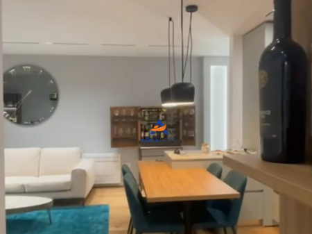 JEPET APARTAMENT ME QERA 2+1+2 BALLKON "LIQENI I THATË" 1800 EURO (NETO)
