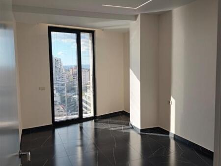  Locale Moderno in Affitto per Ufficio – Golden Tower Residence