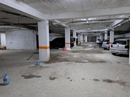 Magazine me qera ne rrugen Don Bosko prane Vizion Plus ne Tirane (ID 4281152)