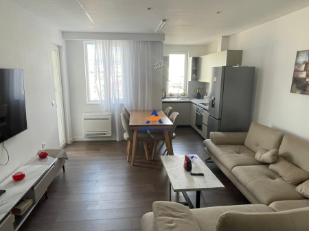 APARTAMENT ME QERA 2+1+BALLKON TE "RRUGA MINE PEZA" 1000 EURO