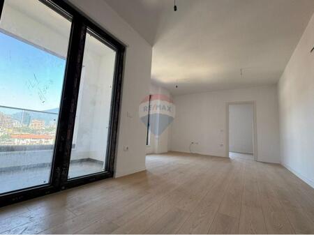 Apartament 2+1+2 - Për Shitje - Komuna e Parisit, Tiranë