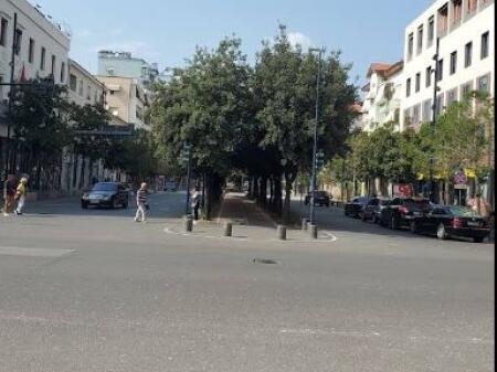 Negozio in vendita in Viale Zogu i Pare vicino al Ministero della Giustizia (ID 4171562)