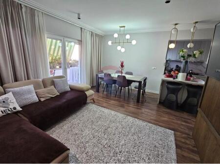 Apartament - Për Shitje  3+1+2  - Rruga e Kavajës, Tiranë (ID: 530571001-184)