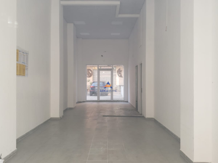 LOCALE COMMERCIALE IN AFFITTO 60 M2 "MYSLYM SHYRI" 1200 EURO