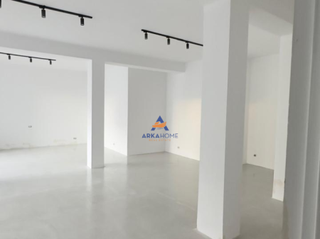 LOCALE UFFICIO IN AFFITTO 99M2 "VIA IBRAHIM TUKIQI, CENTRO" 900 EURO