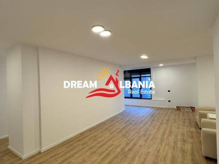 Spazio Commerciale/UFFICIO in affitto a Myslym Shyr, Vicino alla “Corte Suprema”– Tirana (ID 42611365)