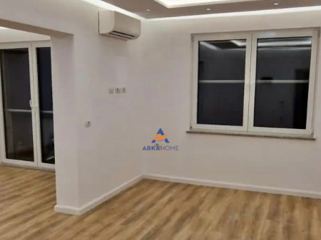 AFFITTASI AMBIENTE PER UFFICIO 120M2 "KAFE FLORA, STRADA DI DURRES" 900 EURO