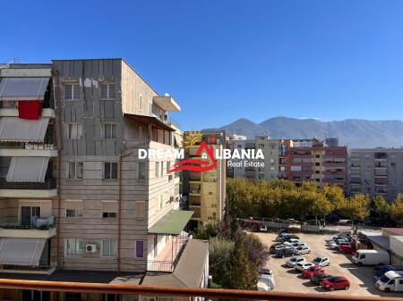 Edificio commerciale di 5 piani in affitto a Don Bosko vicino a Fiori Di Bosko a Tirana(ID 42611362)