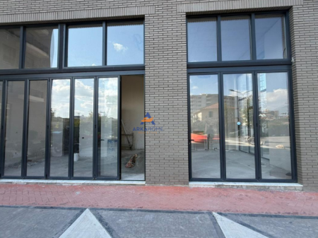 LOCALE COMMERCIALE IN AFFITTO 135M2 "VIA ESAT MEKULI, EX CAMPO DI AVIAZIONE" 1500 EURO