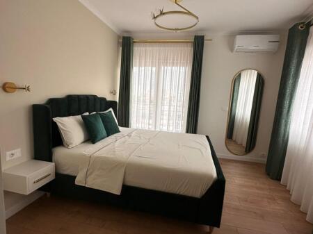 Qera,Apartament 3+1+2+Post parkimi Stacioni i Trenit,Tirana.