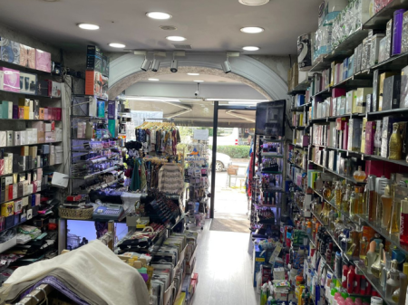 SHITET BIZNESI PARFUMERI KOZMETIKE 40M2 "RRUGA MUHAMET GJOLLESHA,21 DHJETORI" 130.000 EURO