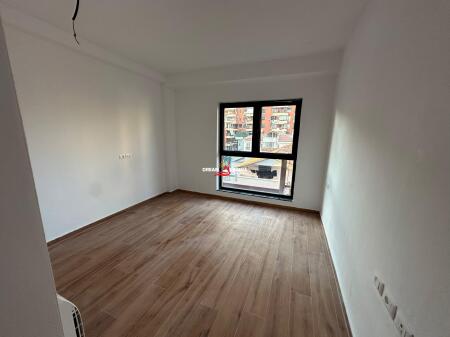 Locale commerciale Duplex in affitto in Via Kavaja, Tirana Garden Building (ID 42611189)