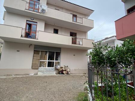 Villa su 3 Piani in Vendita a Don Bosko