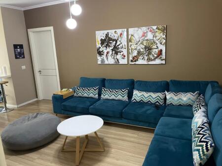  Shitet Apartament 2+1+2