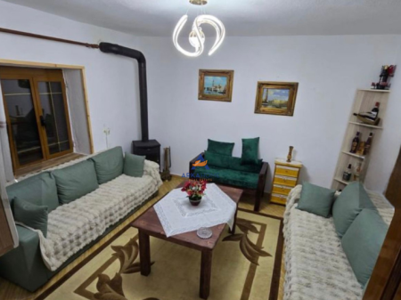 SHITET SHTËPI PRIVATE BASHKË ME TOKË +MUNDËSI HOTELI 3-KATËSH “VOSKOPOJ” 175.000 EURO