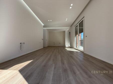 APARTAMENT 2+1+2 ME OBORR PRANE TEG !