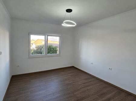 2+1 apartment for sale in Xhamllik!